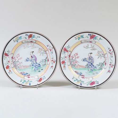 PAIR OF CHINESE FAMILLE ROSE PORCELAIN 2e442b