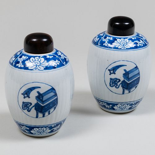 CHINESE BLUE AND WHITE PORCELAIN 2e4473