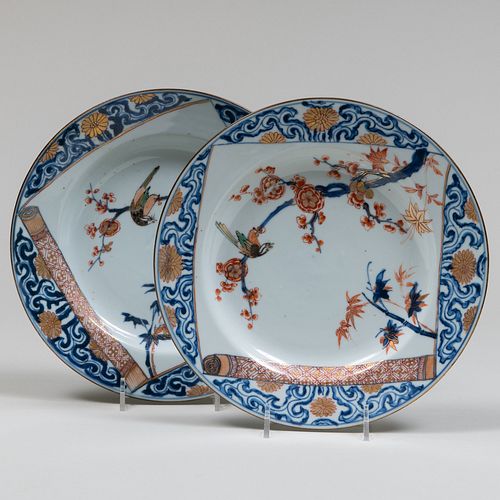 PAIR OF CHINESE IMARI PORCELAIN