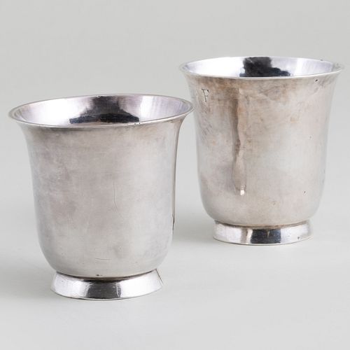 PAIR OF EARLY ENGLISH SILVER TUMBLERSIndistinctly