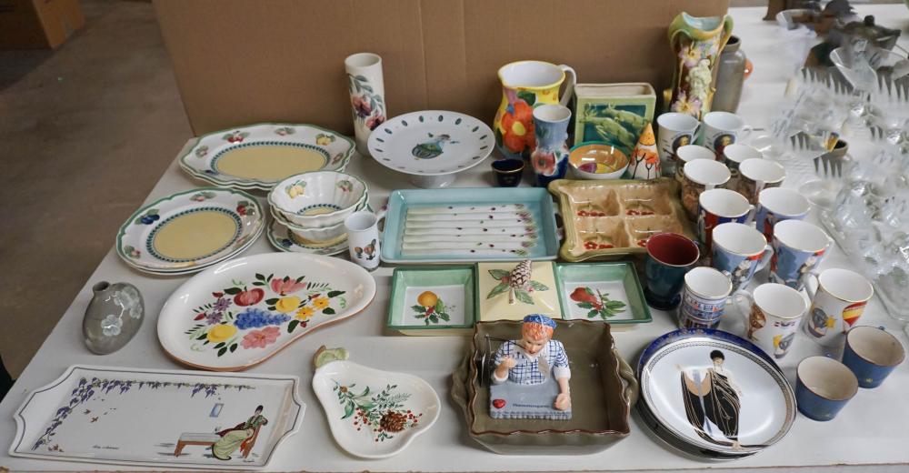 COLLECTION OF ASSORTED PORCELAIN 2e4543