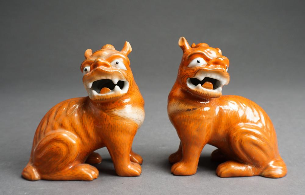 PAIR JAPANESE PORCELAIN KOMAINU  2e4648