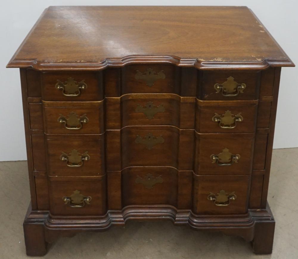 MORGANTON CHIPPENDALE STYLE MAHOGANY 2e4666