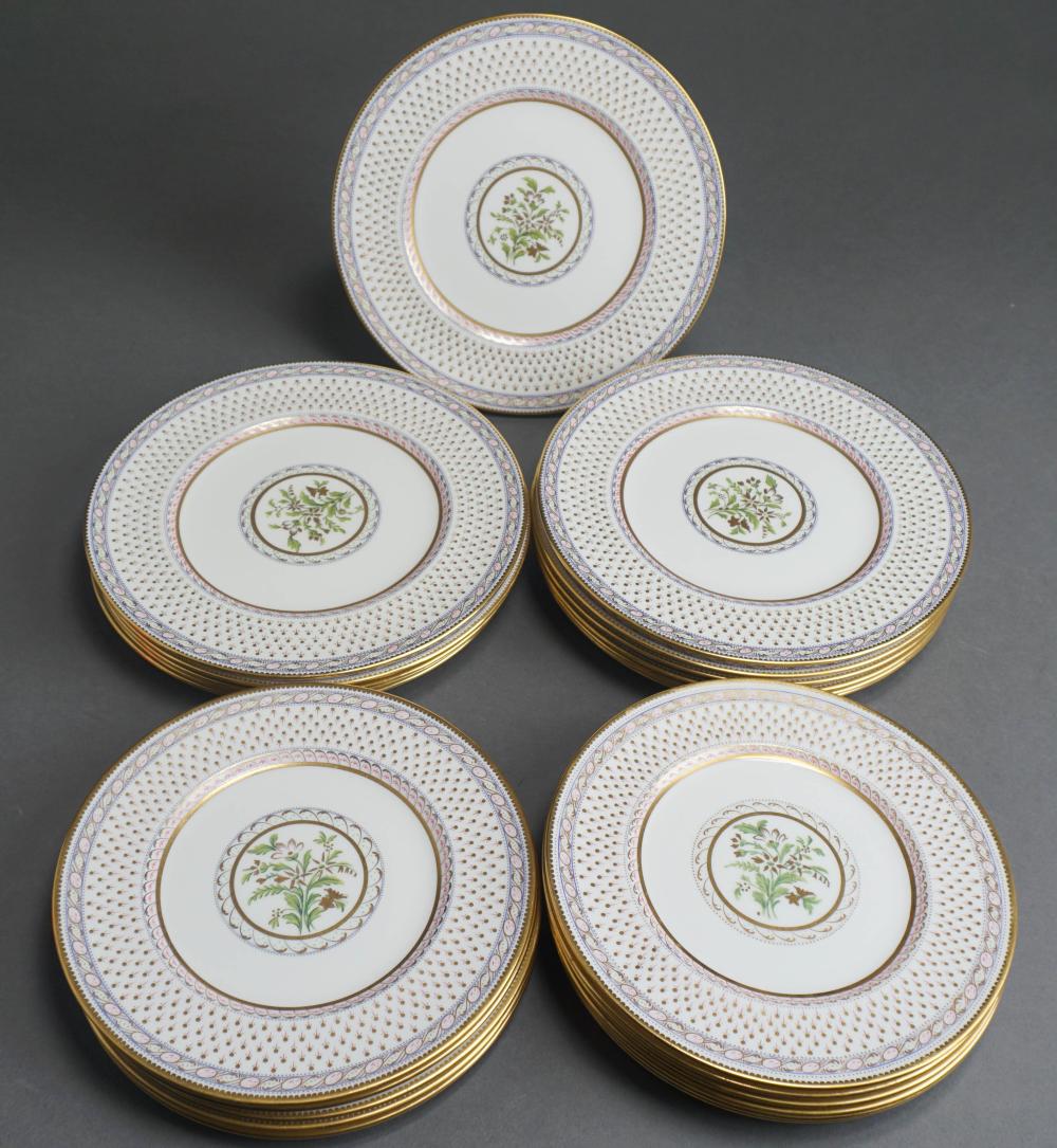 TWENTY THREE CAULDON PORCELAIN 2e4678