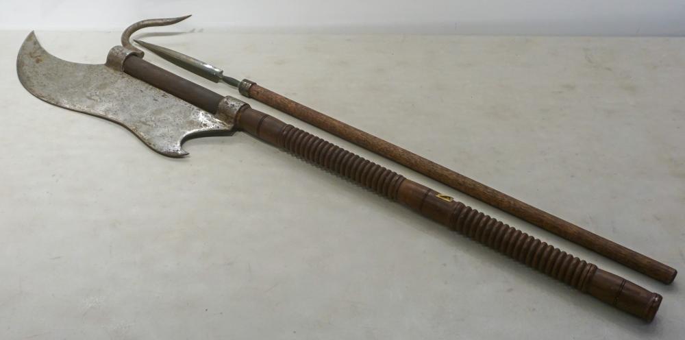 METAL AND WOOD POLEAXE AND SHORT 2e4672