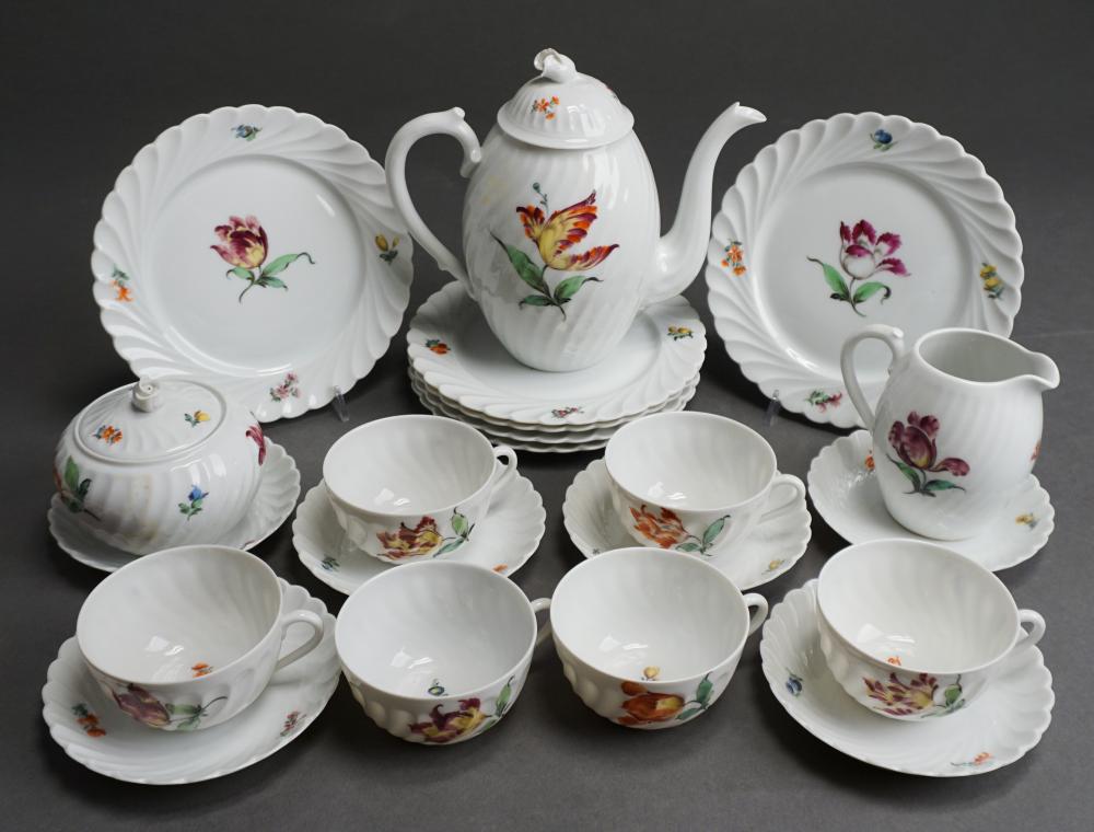 NYMPHENBURG PORCELAIN (1632) 'GERIPPT'