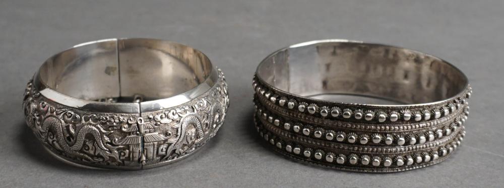 TWO CHINESE EXPORT SILVER BANGLE 2e47f0