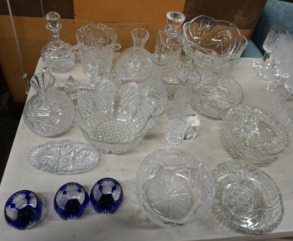 COLLECTION OF ASSORTED CLEAR MOLDED 2e48fc