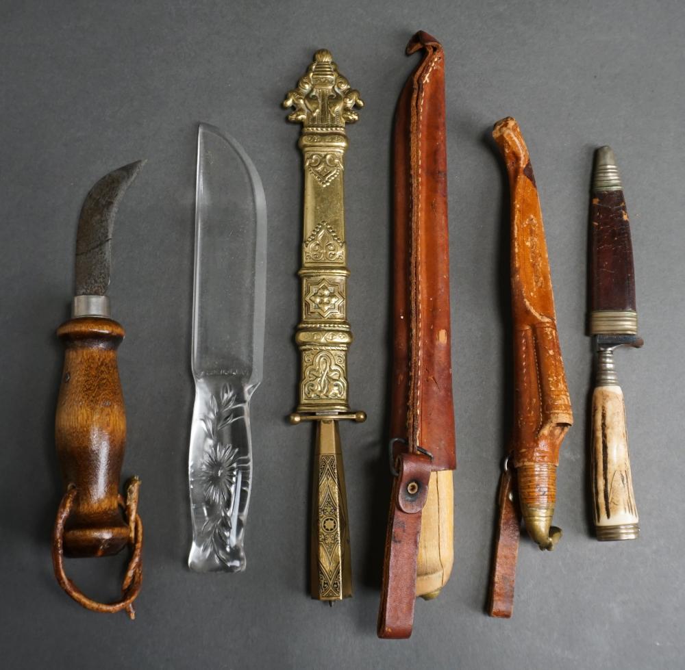 COLLECTION OF ASSORTED KNIVESCollection 2e492b