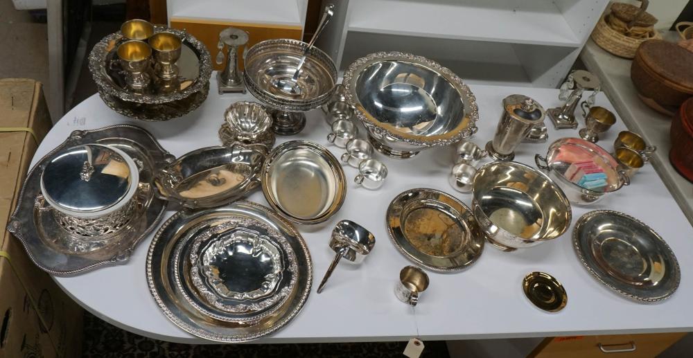 GROUP OF ASSORTED SILVERPLATE TABLE 2e492f