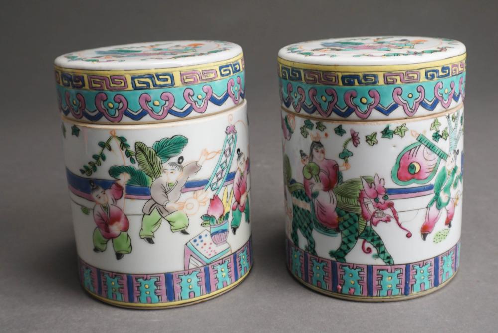 PAIR OF CHINESE FAMILLE ROSE PORCELAIN 2e4956