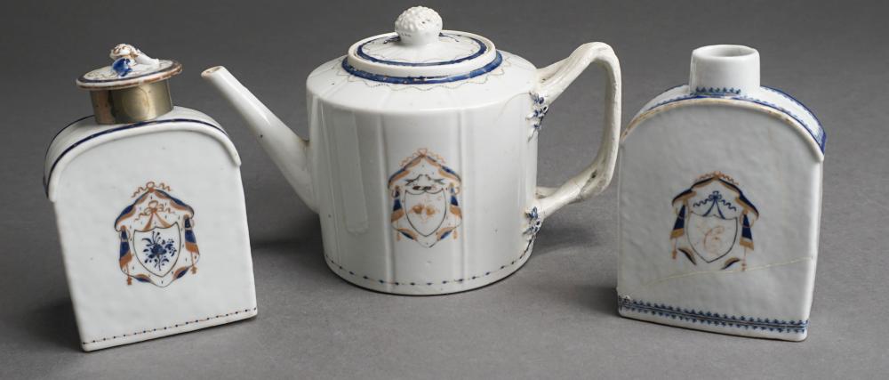 CHINESE BLUE AND WHITE PORCELAIN 2e4978