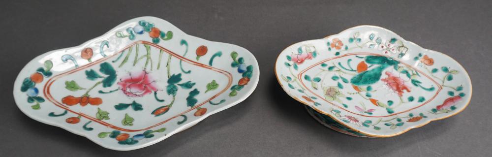 SET OF TWO CHINESE FAMILLE ROSE 2e49f0