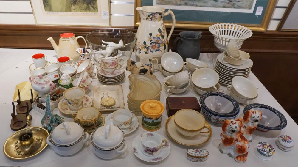 COLLECTION OF ASSORTED PORCELAIN  2e4aad