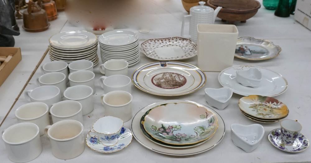 GROUP OF ASSORTED PORCELAIN AND 2e4ac6