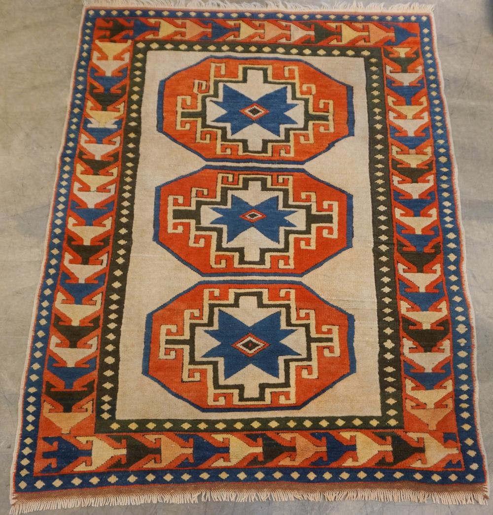 TURKISH RUG 6 FT 7 IN X 4 FT 7