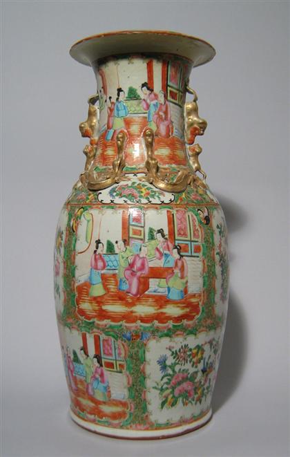 Chinese Export rose medallion vase