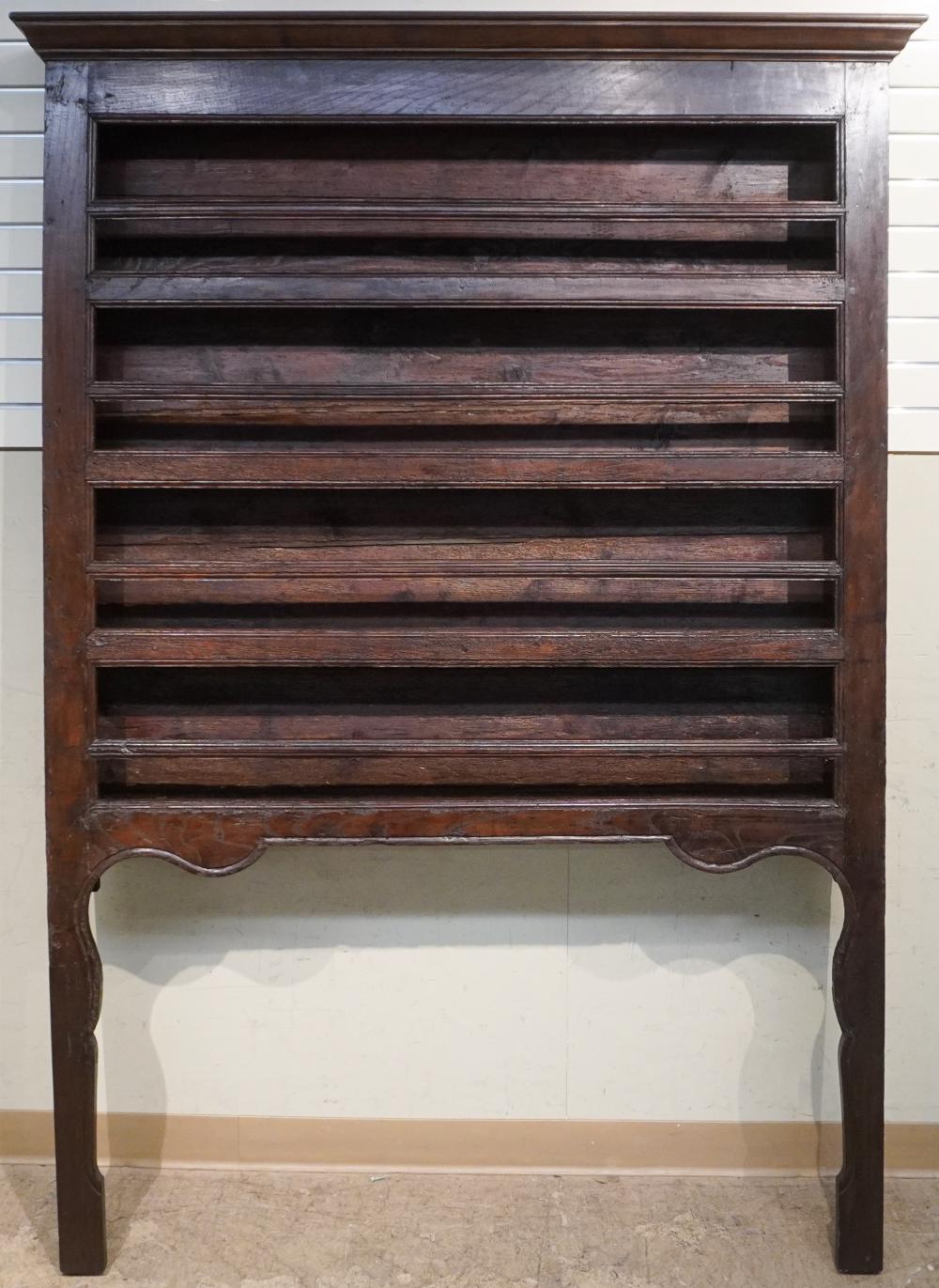 FRENCH PROVINCIAL OAK PLATE RACK 2e72b9