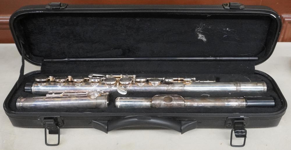 JINBAO FLUTE WITH CARRYING CASEJinbao 2e7484