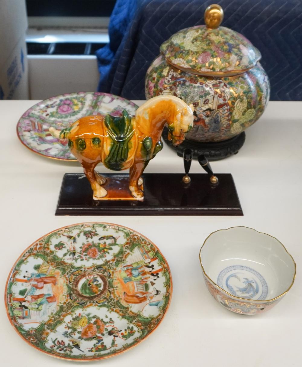 GROUP OF CHINESE PORCELAIN TABLE
