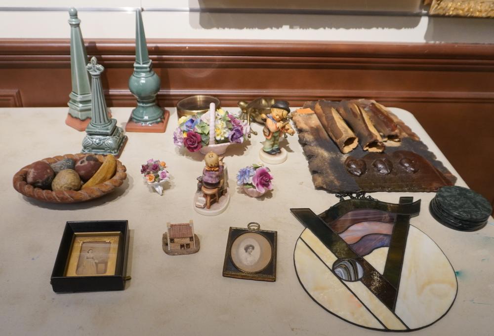 COLLECTION OF ASSORTED DECORATIVE OBJECTSCollection