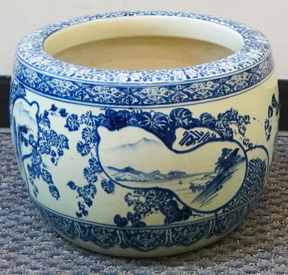 CHINESE BLUE AND WHITE PORCELAIN 2e757d