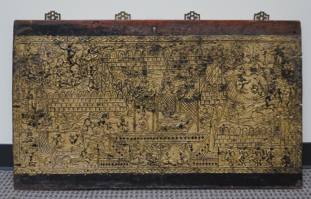 CHINESE GILT DECORATED AND CARVED 2e759b