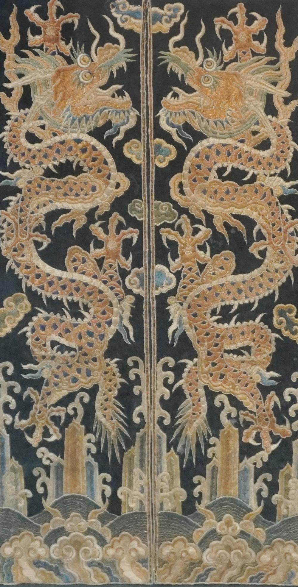 CHINESE EMBROIDERED SILK FIVE CLAW 2e768c