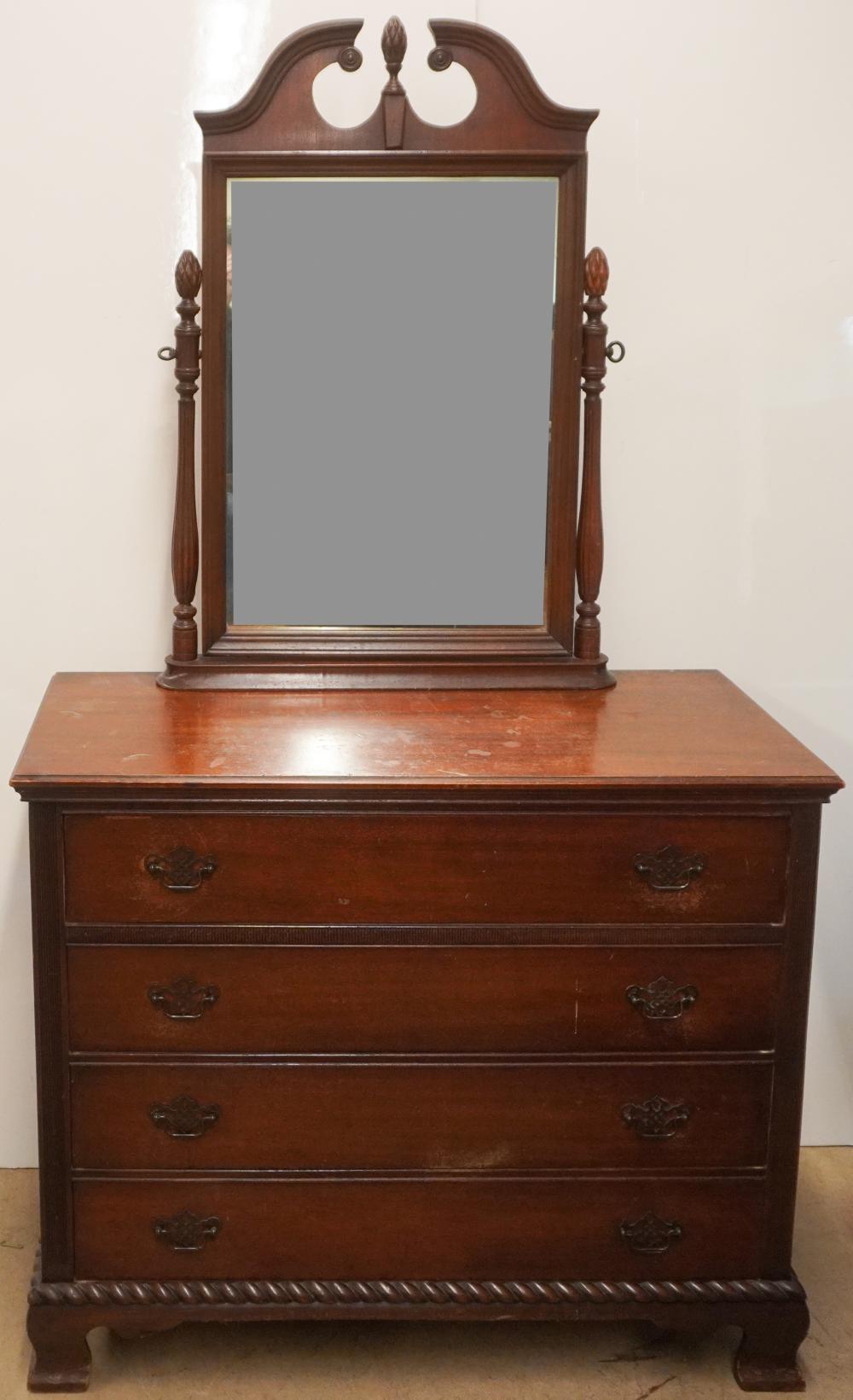 FEDERAL STYLE MAHOGANY CHEST OF