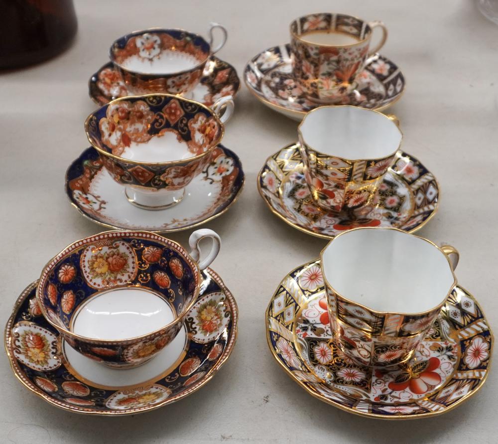 SIX ENGLISH PORCELAIN IMARI PATTERN