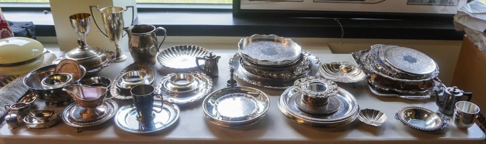 COLLECTION OF SILVERPLATE HOLLOWWARE  2e78f5