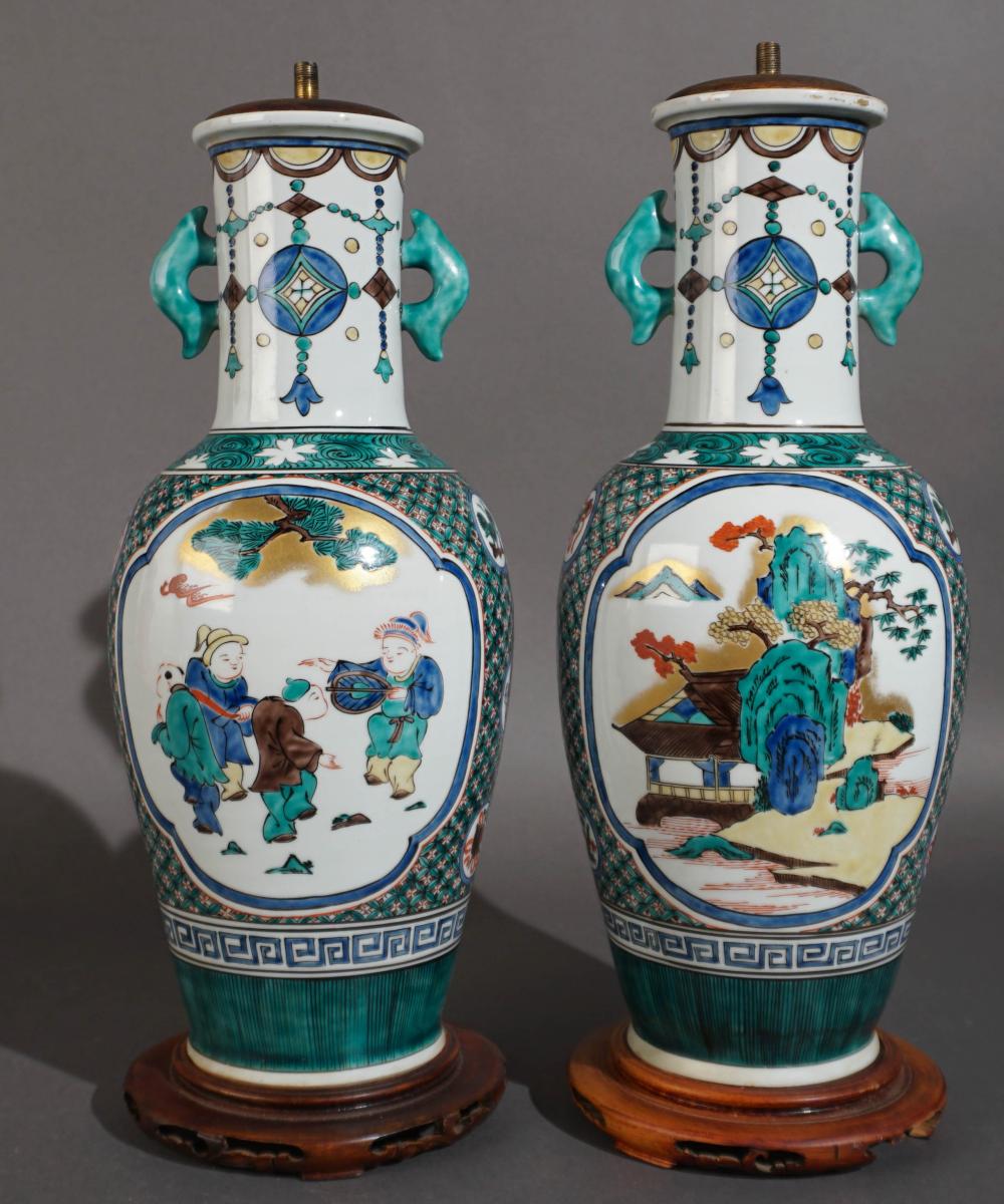 PAIR CHINESE FAMILLE VERTE VASES 2e7931