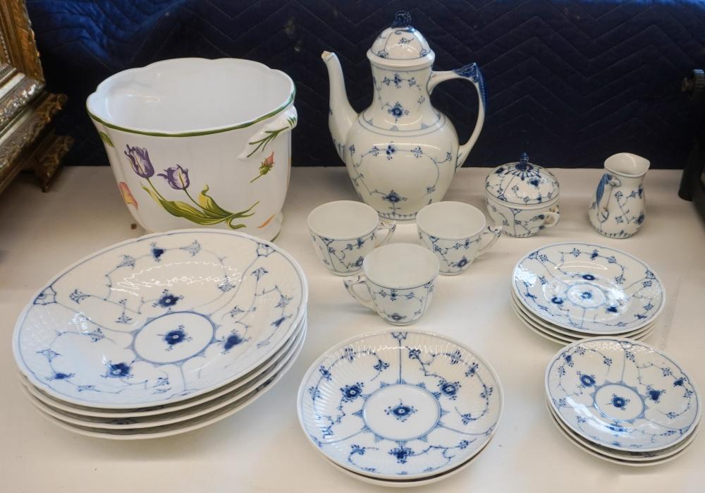 19-PIECE BING & GRONDAHL 'BLUE