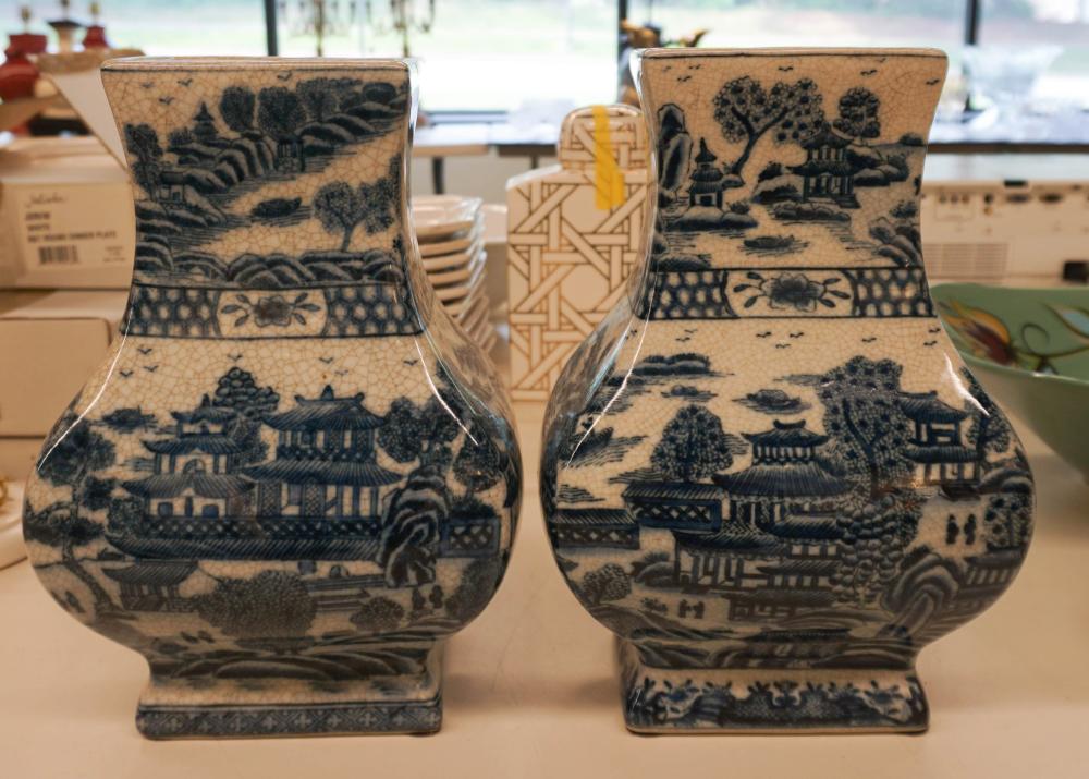 PAIR OF CHINESE EXPORT TYPE BLUE