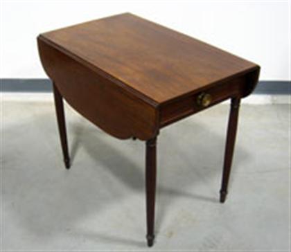 Federal mahogany Pembroke table 4a5e4