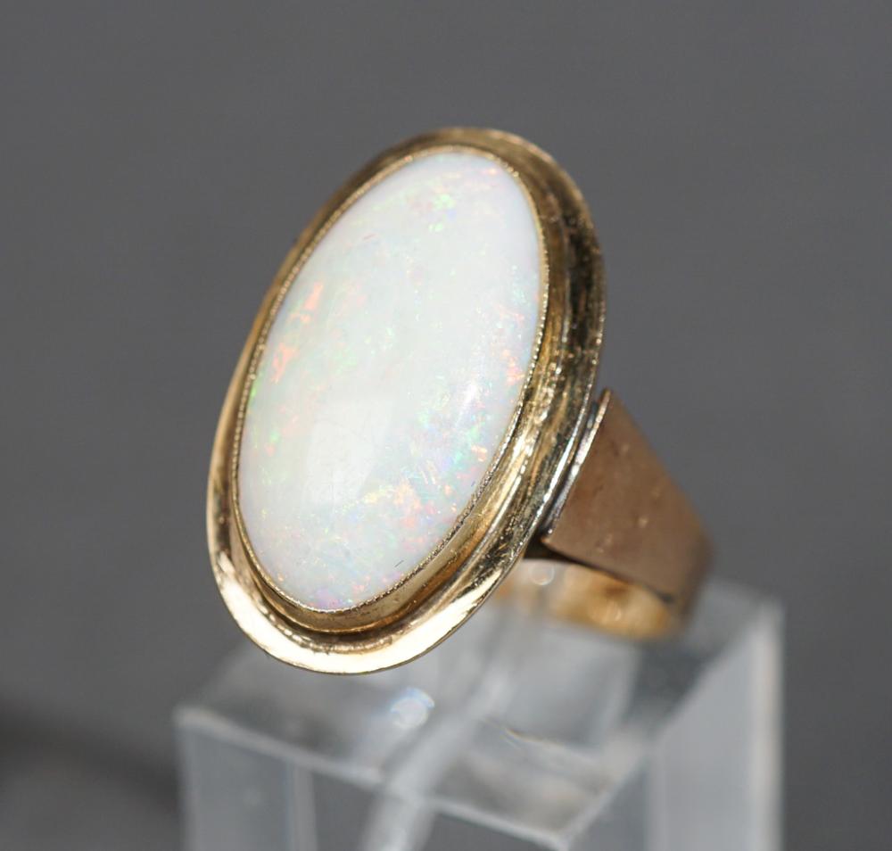 10-KARAT YELLOW-GOLD AND OPAL RING