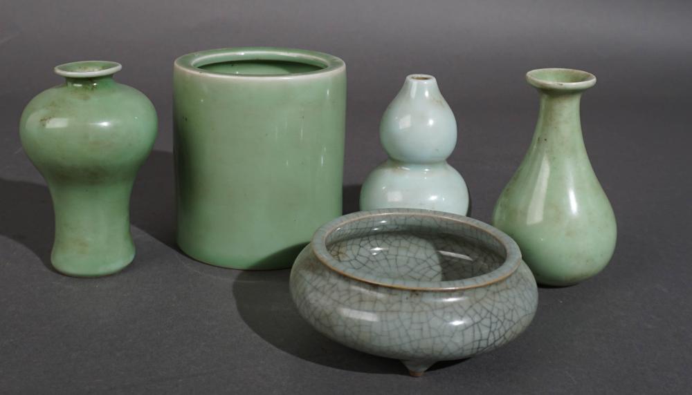 GROUP OF FIVE CHINESE CELADON GLAZED 2e7df3