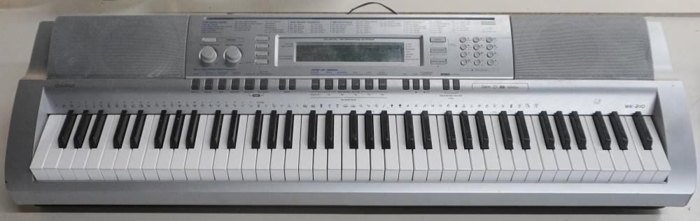 CASIO WK 210 ELECTRONIC PIANOCasio 2e7e31