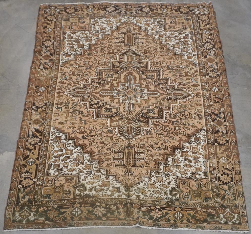 HERIZ RUG, 11 FT 1 IN X 7 FT 11