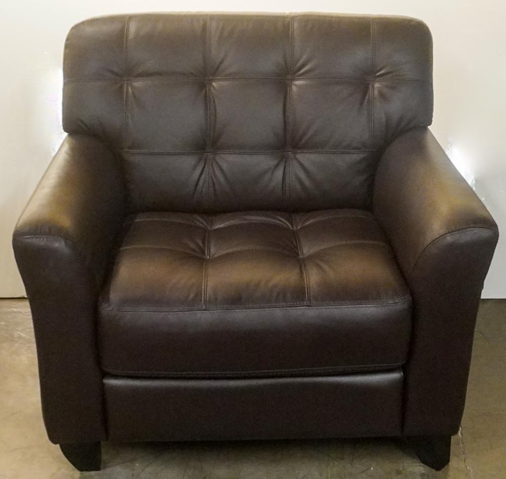 MODERN BROWN VINYL LOUNGE CHAIRModern