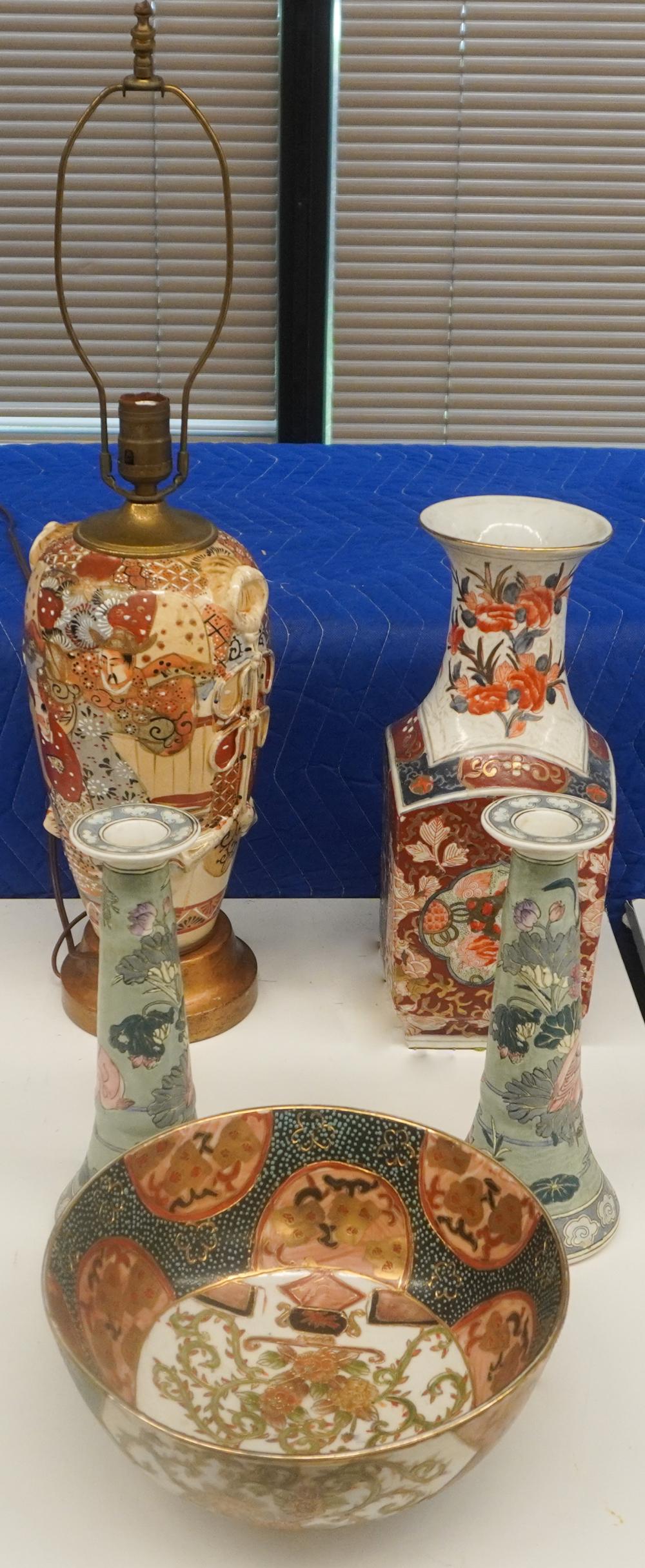 GROUP OF CHINESE AND JAPANESE PORCELAIN 2e7ebe