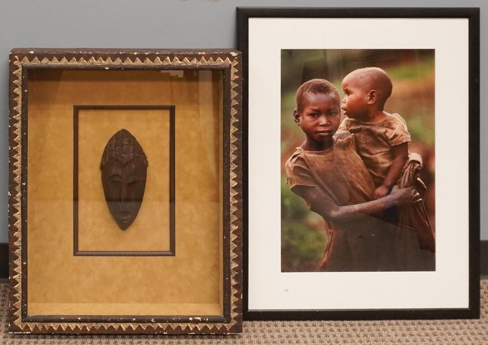 AFRICAN WOOD CARVING IN A SHADOWBOX 2e7eeb
