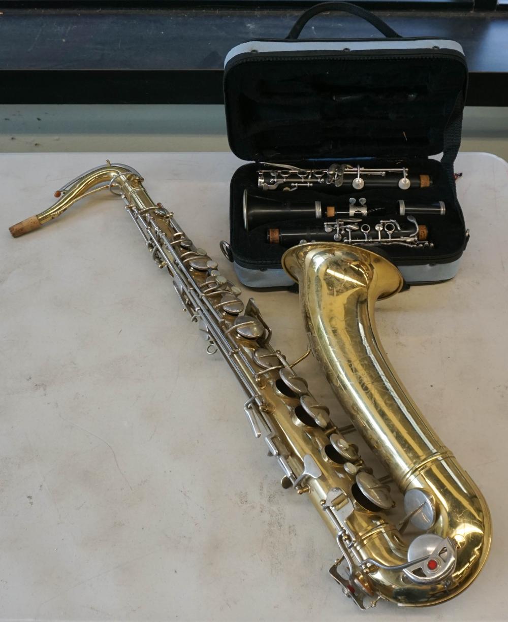 SELMER CLARINET WITH CARRYING CASE