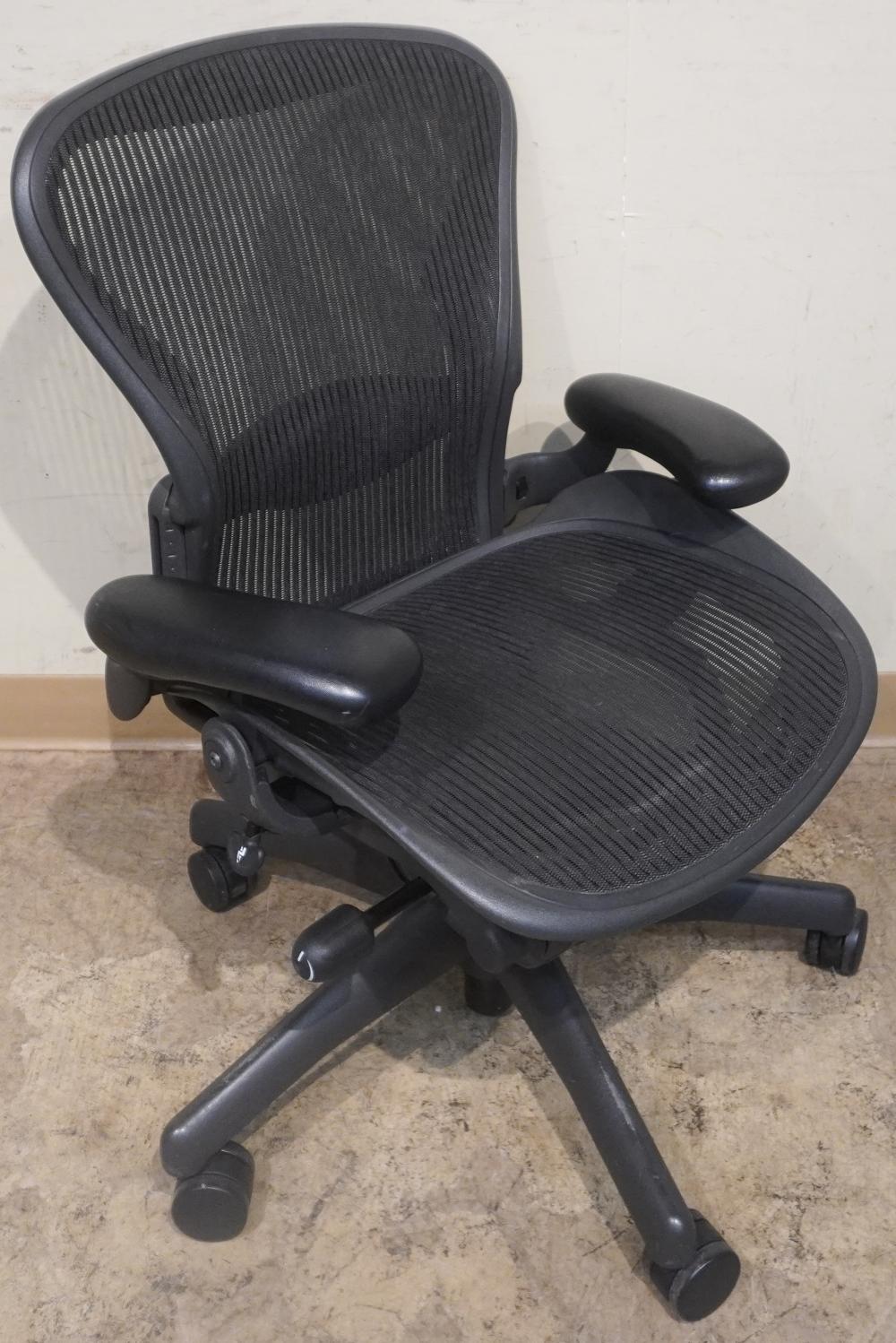 HERMAN MILLER AERON OFFICE CHAIR  2e8140