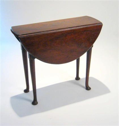 George II walnut small gate leg table