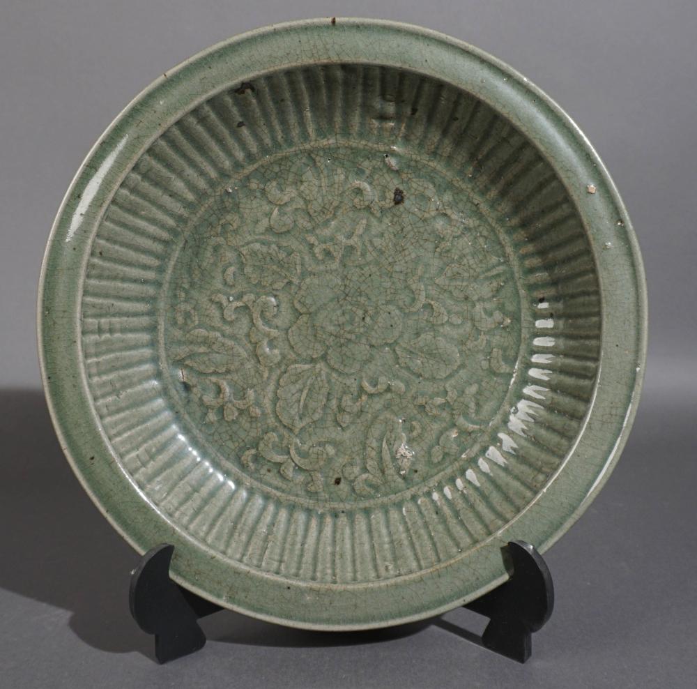 MING STYLE LONGQUAN CELADON CHARGER,