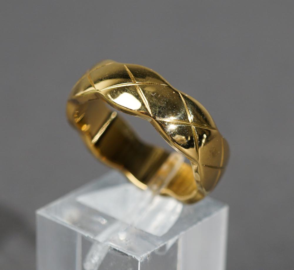 CHANEL 18-KARAT YELLOW-GOLD RING,