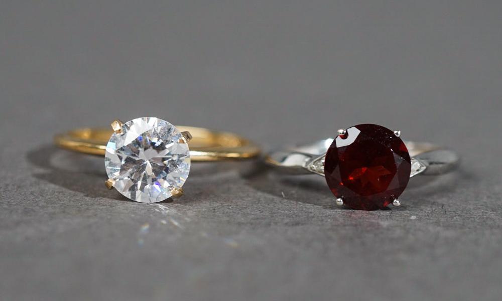 10-KARAT WHITE-GOLD AND GARNET