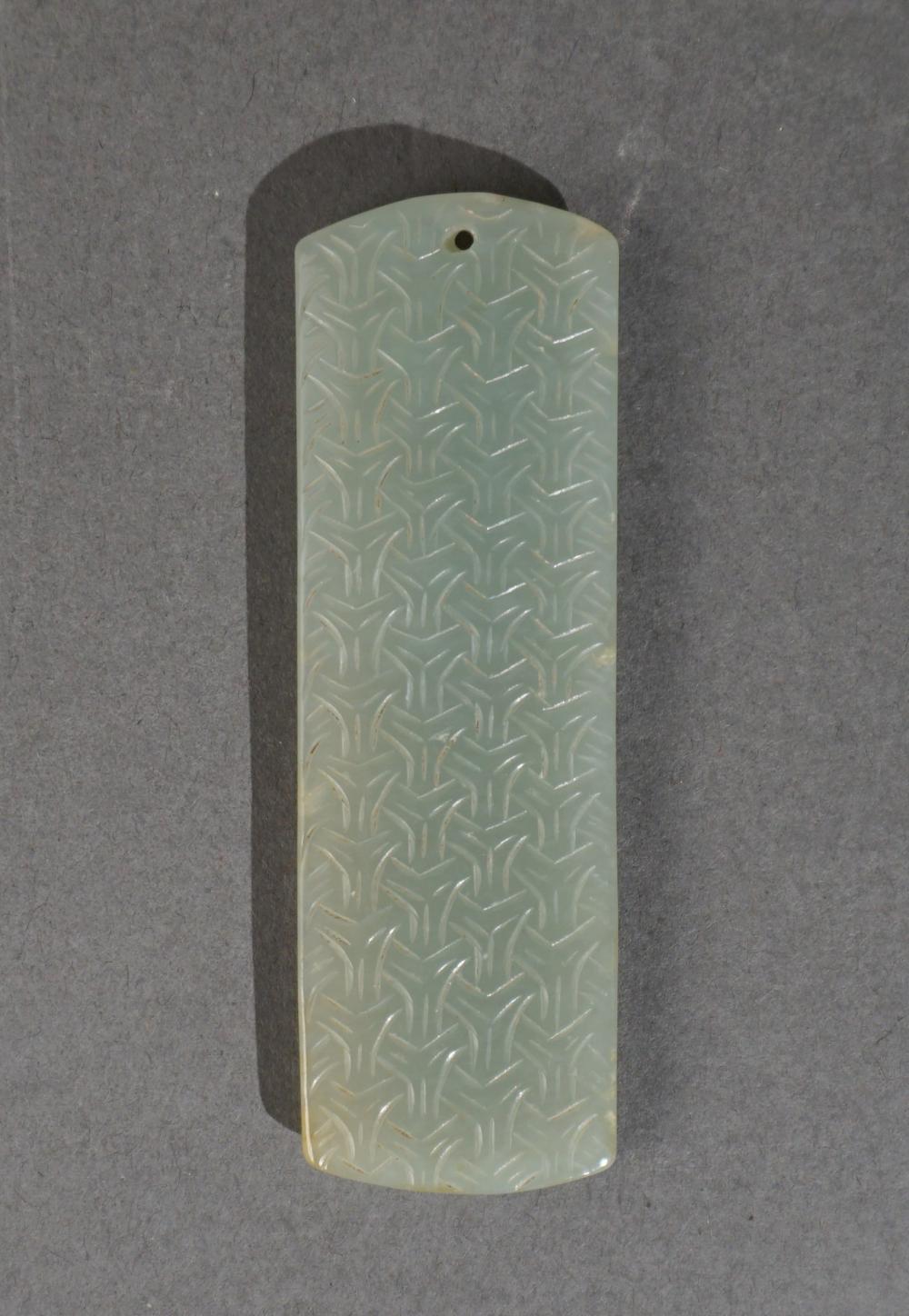 CHINESE CARVED PALE CELADON JADE 2e8242