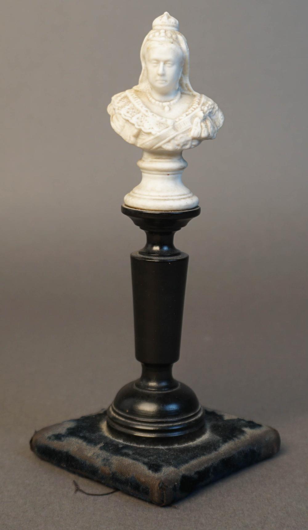 COMPOSITION BUST OF QUEEN VICTORIA 2e824a